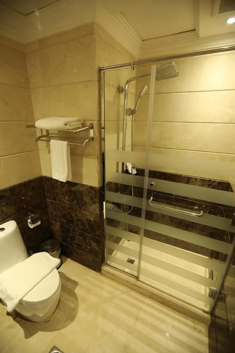 Three Points Al Salama, Bathroom