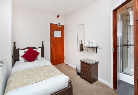 Conifers Guest House, Room