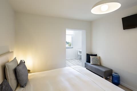 JR Studios & Suites, Room