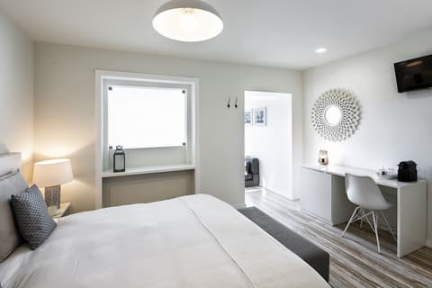 JR Studios & Suites, Room