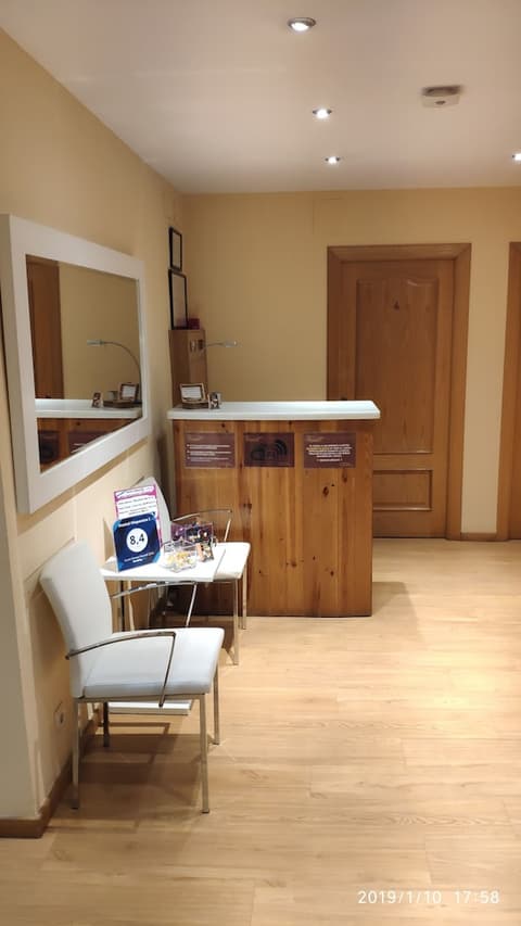 Hostal Hispánico I, Reception