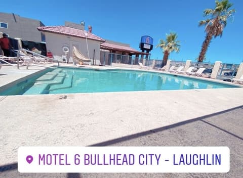 Motel 6 Bullhead City, AZ, Outdoor pool