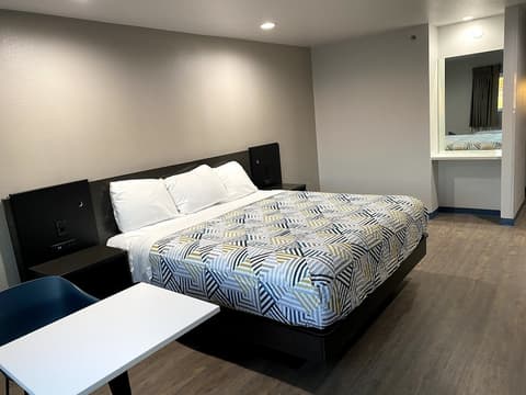 Motel 6 Bullhead City, AZ, Room