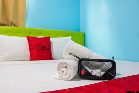 RedDoorz Plus near UV Mandaue Cebu, Room