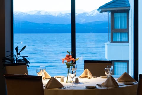 Cacique Inacayal Lake & Spa Hotel, Restaurant