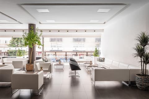 ALEGRIA Mariner, Lobby