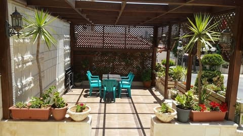 Amaled Hotel, Property grounds