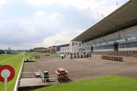 Hampton by Hilton Hamilton Park, Exterior