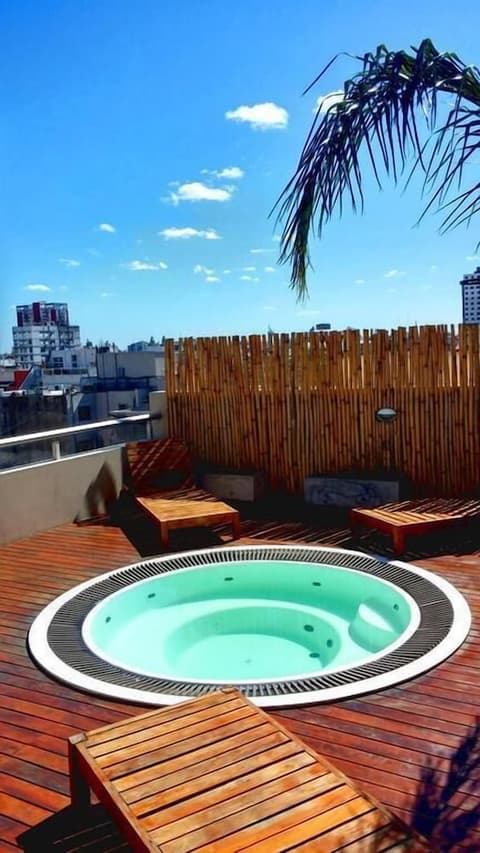 ARC Callao Studios & Suites, Outdoor spa tub