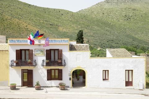 Alba Marina Bed & Breakfast, Front of property