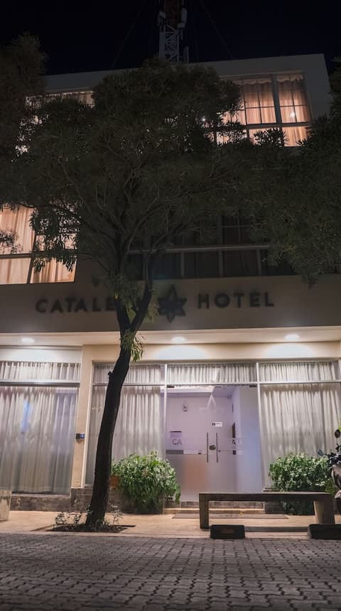 Cataleya Hotel, Front of property