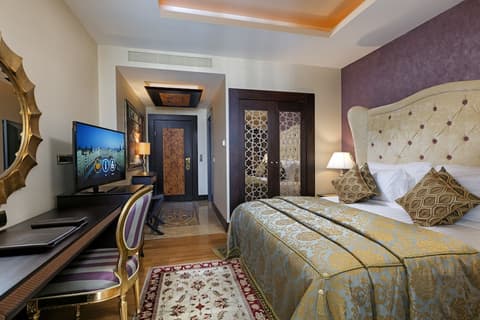 Mardan Palace, Room