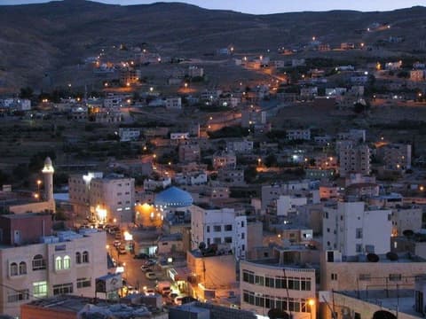 Petra Capsule Hostel, Exterior detail