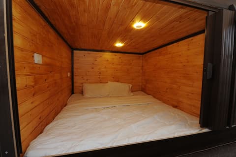 Petra Capsule Hostel, Room