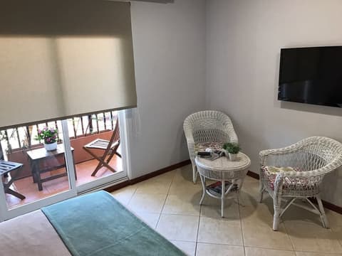 Flora Apartments, Room