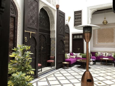 Le Grand Alcazar, Lobby sitting area