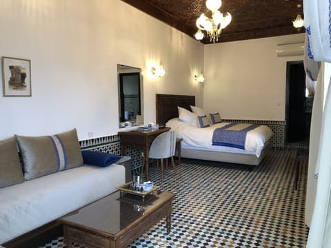 Le Grand Alcazar, Room