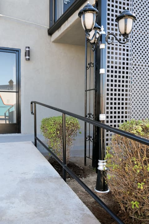 Tilbury Inn, Interior entrance