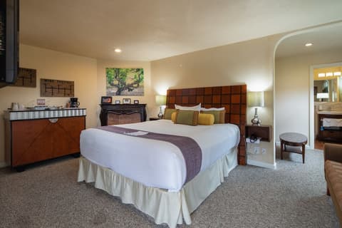 Vendange Carmel Inn & Suites, Room