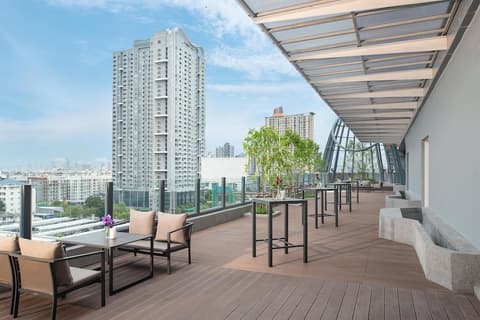 Avani Sukhumvit Bangkok Hotel, Dining