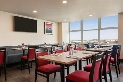 Ramada by Wyndham East Kilbride, Dining
