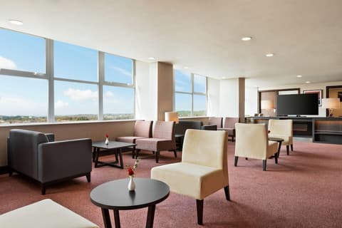 Ramada by Wyndham East Kilbride, Lobby