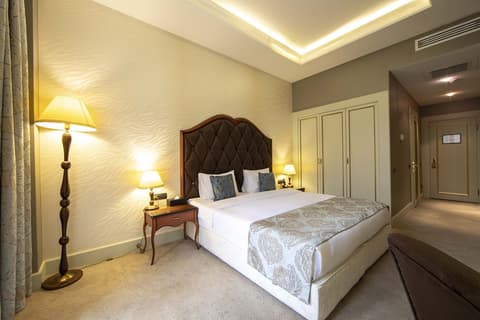 Sapphire Inn, Room