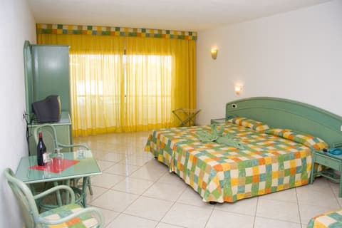 Aparthotel Esquinzo Y Monte Del Mar, Room