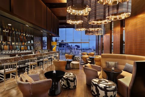 W Muscat, Living room