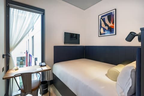 The Hendrick Smithfield, Room