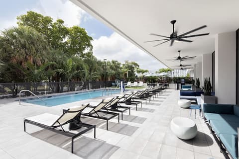 Comfort Inn & Suites Miami International Airport, Pool
