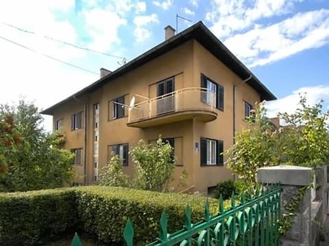 Angela Classic Rooms, Front of property