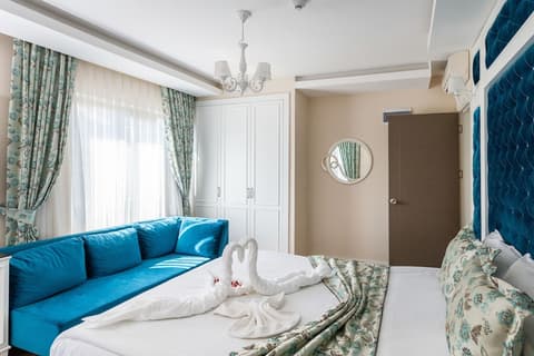 Mic Royal Hotel, Room