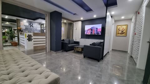 Mic Royal Hotel, Lobby sitting area