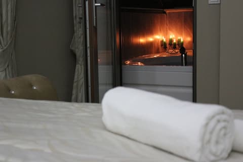 Mic Royal Hotel, Room