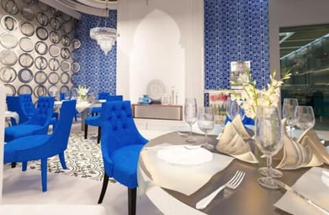 City Avenue Hotel, Interior