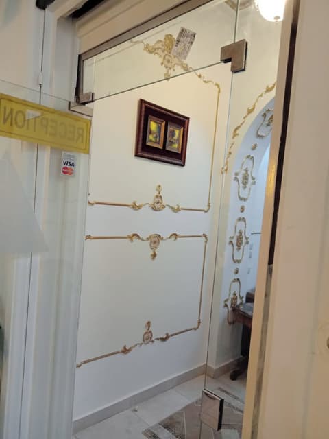 New Panorama Hotel, Interior entrance