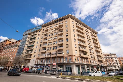 Hotel Laura, Front of property