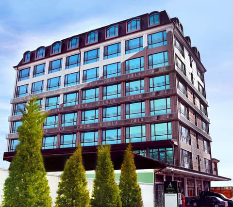 Atlas Hotel, Exterior