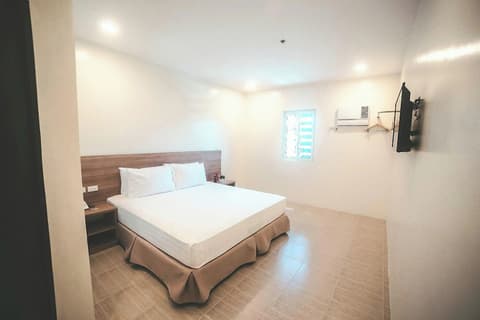 Trip Inn Near Airport or City Center, Room
