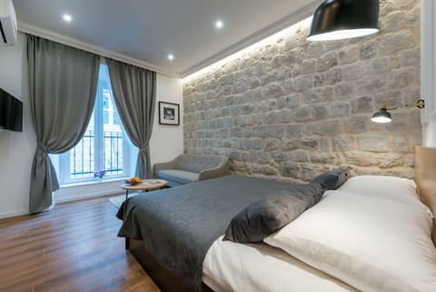 Scalini Palace, Room