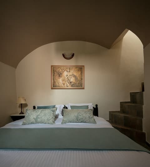 For All Seasons Mansion, Room