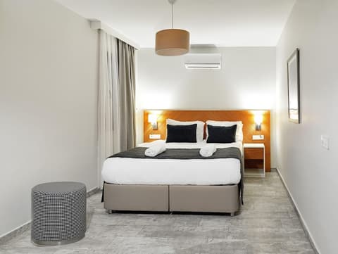 Dorman Suites Hotel, Room