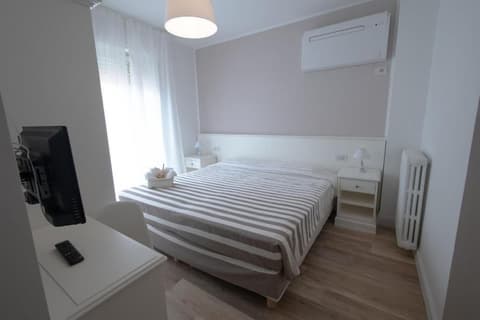 Hotel Continental, Room