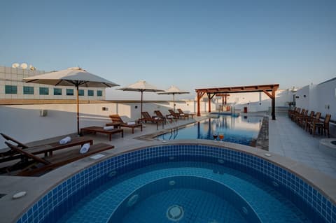 Center Hotel Sharjah, Pool