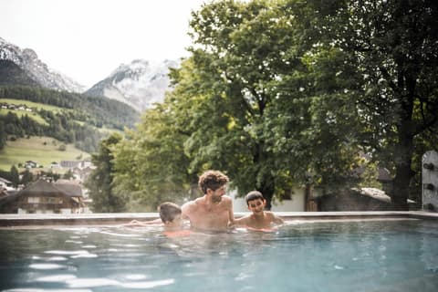 Excelsior Dolomites Life Resort, Outdoor spa tub