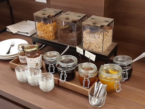Boutique hotel touring, Breakfast buffet