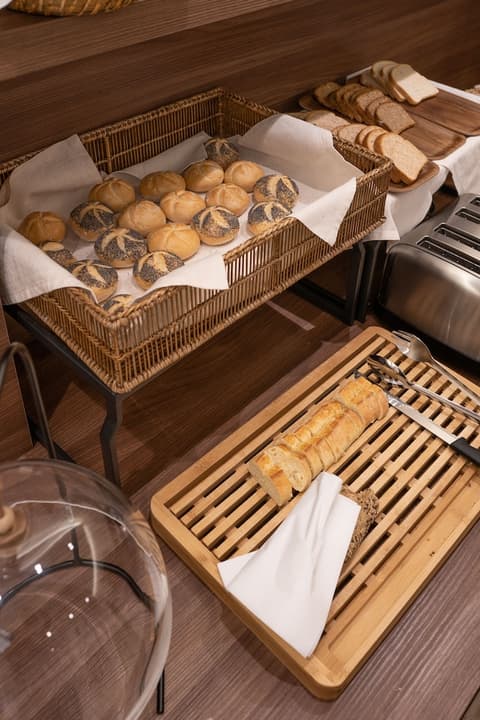 Boutique hotel touring, Breakfast buffet