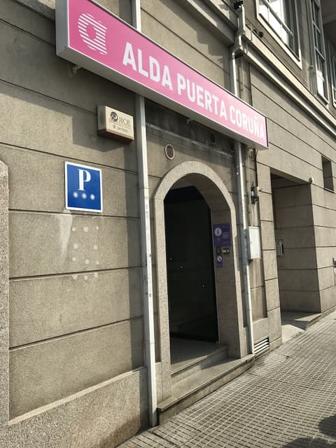 Hostal Alda Puerta Coruña, Property entrance