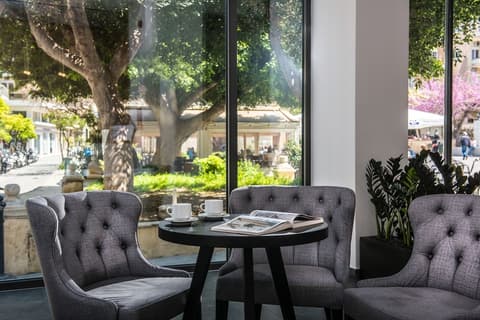 Metropole Urban Hotel, Lobby sitting area